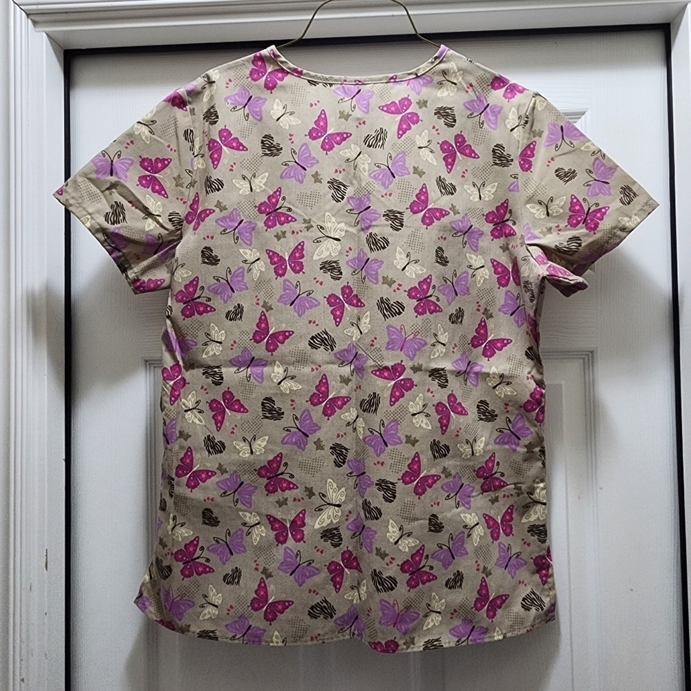 3-2-1 Scrub Tops Lot Women's Medium Hearts Butterflies Valentine's Day Nurse - Picture 11 of 16